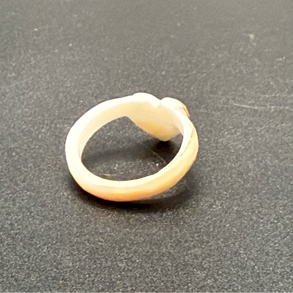 Carved Heart Shell Ring Size 6 - Picture 2 of 7